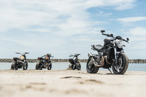 Matte schwarze Ducati Monster 821 — Stockfoto