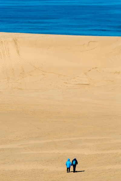 Arena amarilla y azul mar y cielo — Foto de Stock