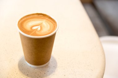 kağıt bardak sıcak kahve