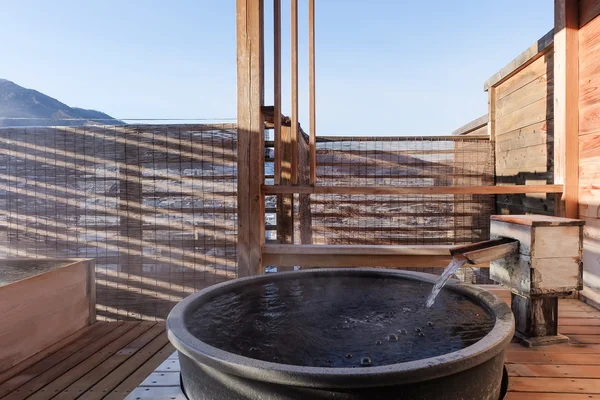 Açık hava kaplıca onsen