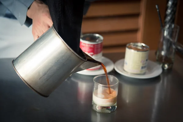 Yapılmış Tay süt çay için donatım — Stok fotoğraf