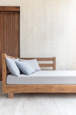 kumaş koltuk yatak ve yastıklar