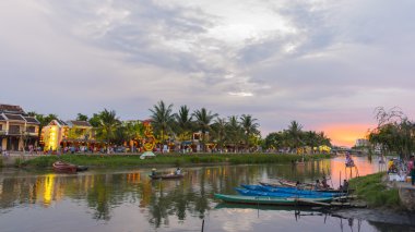Riverscape günbatımında Hoi bir kasaba dünya mirası olarak unesco 