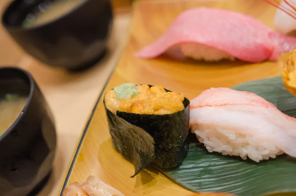 Mycket läckra japanska sushi set — Stockfoto