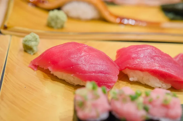 Mycket läckra japanska sushi set — Stockfoto