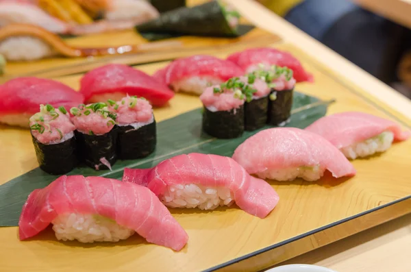 Çok lezzetli Japon sushi seti — Stok fotoğraf