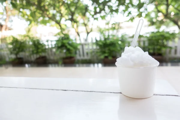 Coconut ice cream in paper cup — Stock Photo, Image