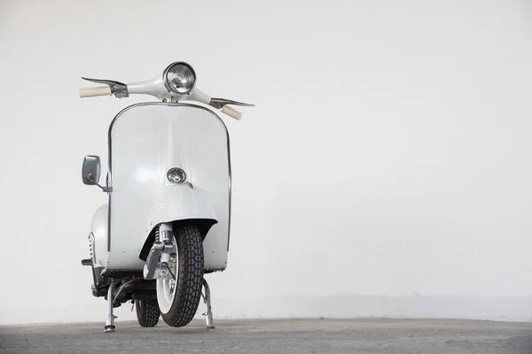 Beyaz scooter
