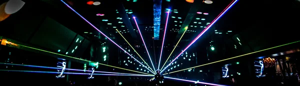 DJ in discotheek — Stockfoto
