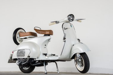 1964 vintage beyaz Vespa 