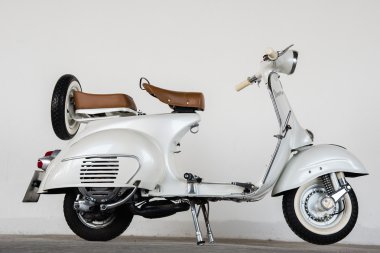 1964 vintage beyaz Vespa 
