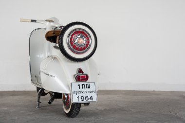 1964 vintage beyaz Vespa 