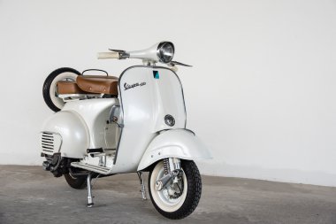 1964 vintage beyaz Vespa 
