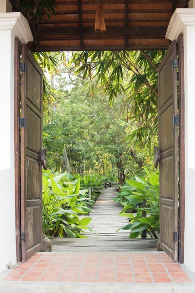 Entrance gate to tropical garden — Stock Photo, Image