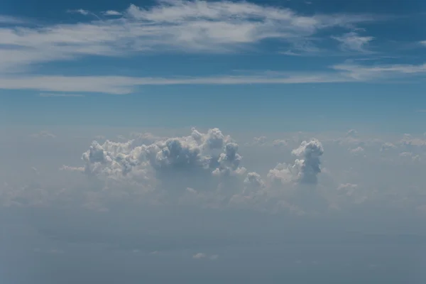 Nuvole nel cielo blu — Foto Stock