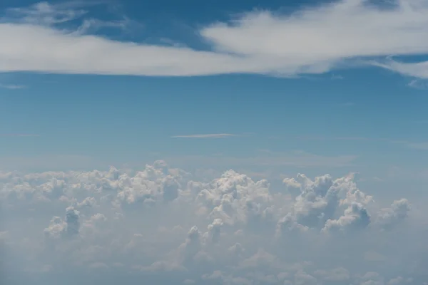 Nuvole nel cielo blu — Foto Stock