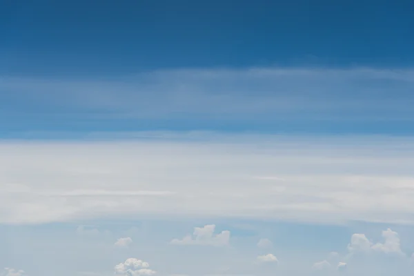 Nuvole nel cielo blu — Foto Stock