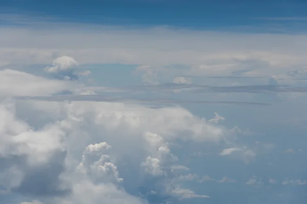 Nuvole nel cielo blu — Foto Stock