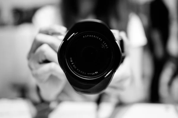 Girl and camera — Stock Photo, Image