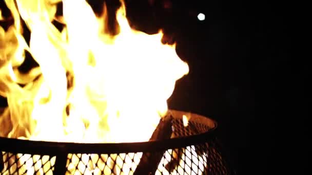 Fire pit burning in slow motion (240 fps) — Stock Video