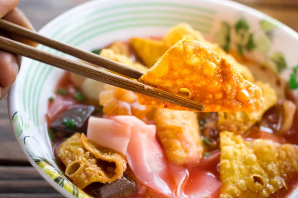 Macarrão de coalhada de feijão ou yong tau foo, Yen ta fo na Tailândia — Fotografia de Stock