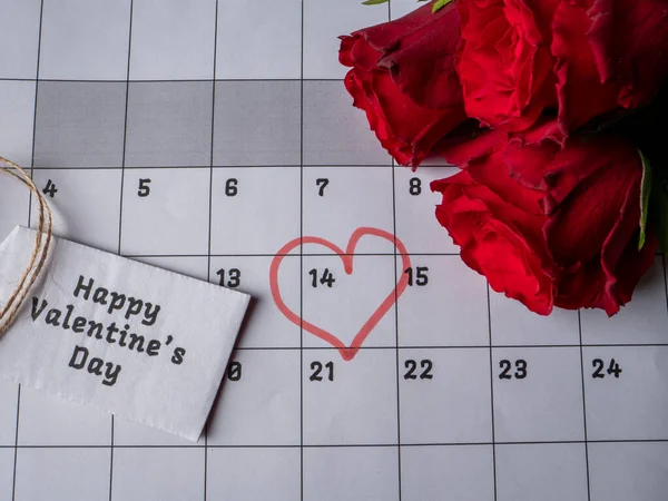 Rose Rosse Con Nota Bianca Sul Calendario Bianco San Valentino — Foto Stock