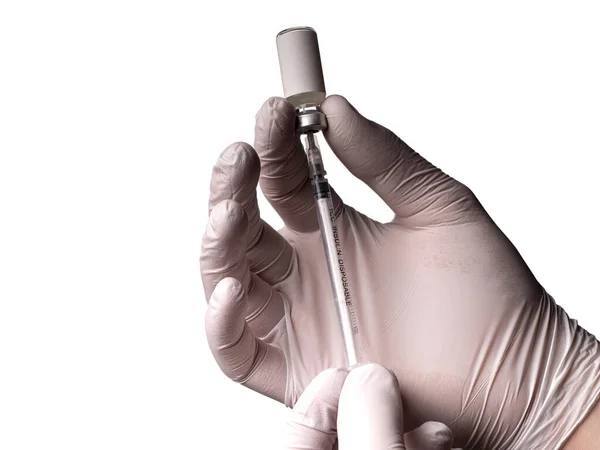 医生把从玻璃瓶中取出的疫苗液体放进注射器 医生的手 玻璃瓶和注射器 白色背景分离 — 图库照片