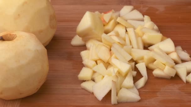 Fresh Apples Slicing Preparing Apples Making Olivier Salad Salad Making — Vídeo de stock
