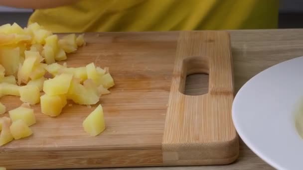 Boiled Potatoes Cutting Preparing Potatoes Kneading Olivier Salad Concept Preparing — Vídeos de Stock