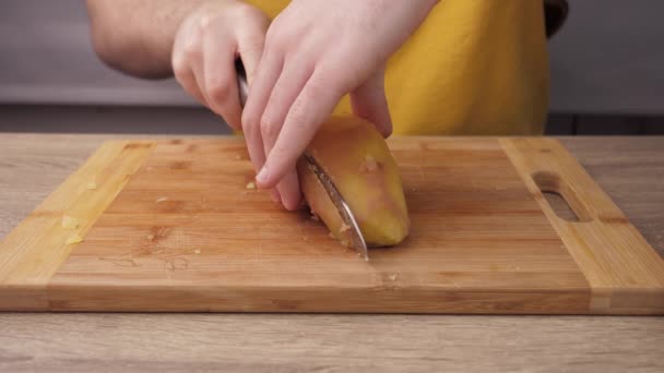 Boiled Potatoes Cutting Preparing Potatoes Kneading Olivier Salad Concept Preparing — Vídeos de Stock