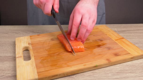 Młody Kucharz Uczy Się Gotować Bułki Różnych Produktów Rolki Sushi — Wideo stockowe