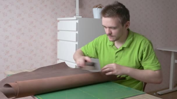 Young Leather Craftsman Working Home Craftsman Preparing Leather Leather Making — Stock Video