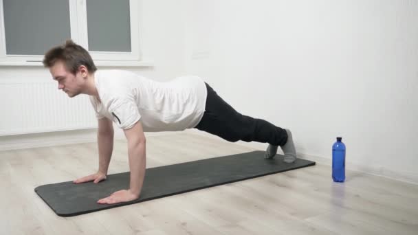 Young Athletic Guy Performs Exercises Black Mat Does Exercises Strengthen — Stock Video