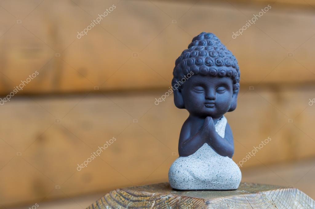 Verbonden Gentleman vriendelijk uitzetten Little Buddha statue image used as amulets of Buddhism religion. Meditation  concept with empty space for text Stock Photo by ©bychykhin 109767504