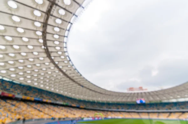 Rozmazané přeplněné fotbalový stadion s porosty a diváků. 2016 sportovního zázemí — Stock fotografie