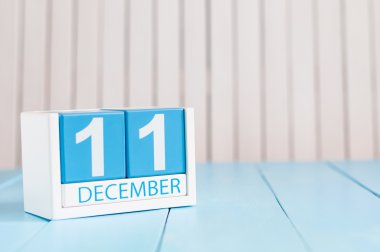 11 Aralık. Ayın 11.günü, ahşap arka plan üzerinde takvim. Kış konsepti. Metin için boş alan