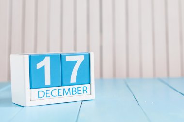 17 Aralık. Ayın 17.günü, ahşap arka plan takvimi. Kış zamanı. Metin için boş alan