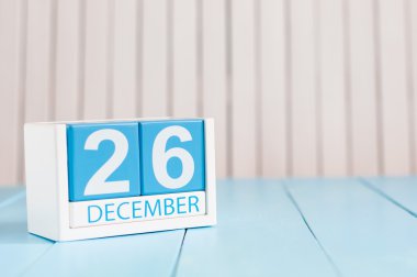 26 Aralık. Ayın 26.günü, ahşap arka plan takvimi. Kış zamanı. Metin için boş alan