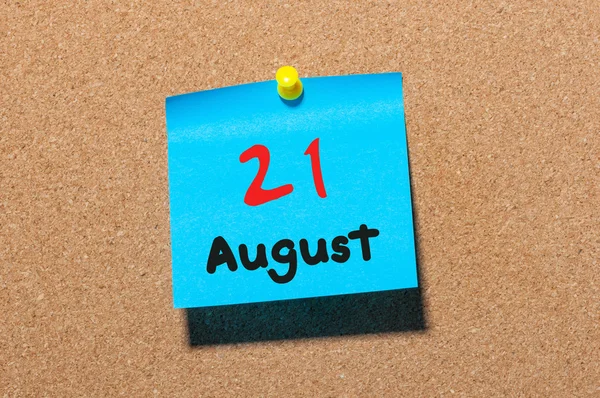 8月21日.每月21日，彩色贴纸日历在公告板上。夏天的时候。文本的空白空间 — 图库照片