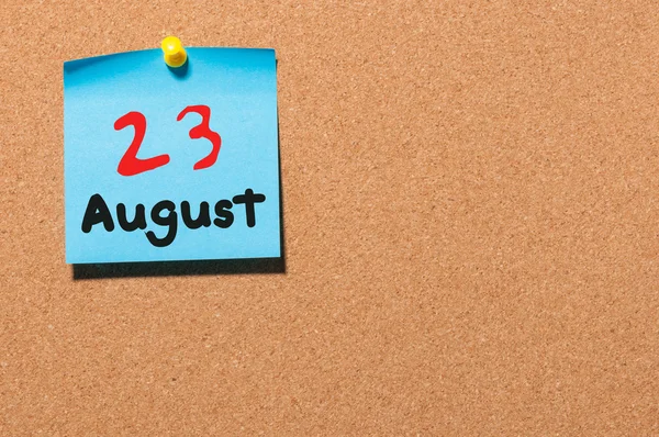 23 de Agosto. Dia 23 do mês, calendário de etiqueta de cor na placa de aviso prévio. Hora de verão. Espaço vazio para texto — Fotografia de Stock