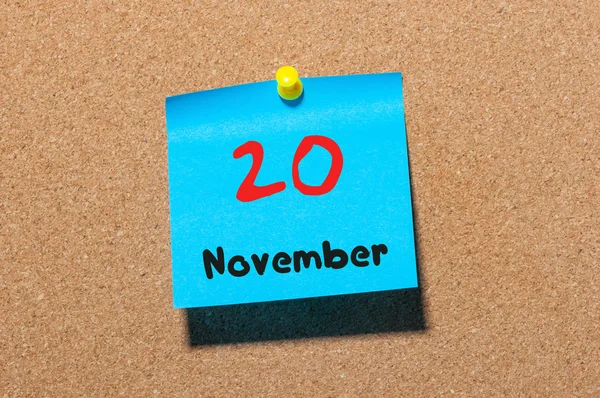 20 de noviembre. Día 20 del mes, calendario de pegatinas de color en el tablero de anuncios. Tiempo de otoño. Espacio vacío para texto —  Fotos de Stock