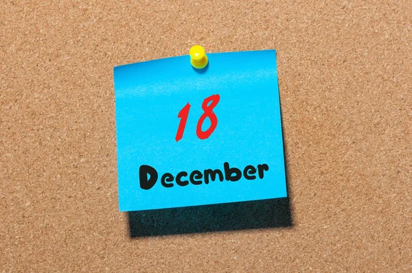 18 de Dezembro. Dia 18 do mês Calendário na placa de aviso de cortiça. Hora de Inverno. Espaço vazio para texto — Fotografia de Stock
