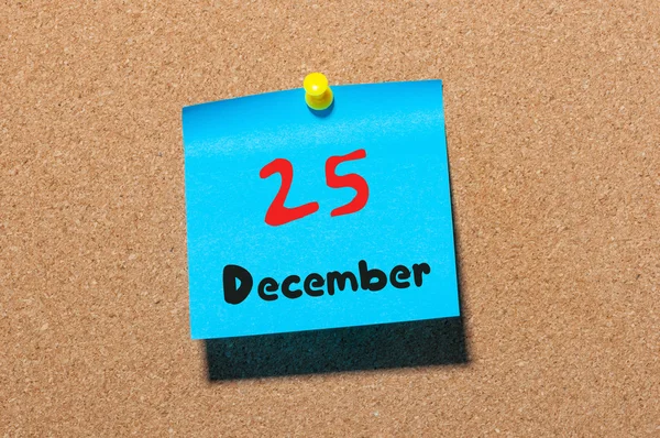25. prosince, Vánoce. Den 25 měsíců, kalendář na vývěsce v korku. Zima nový rok. Prázdné místo pro text — Stock fotografie