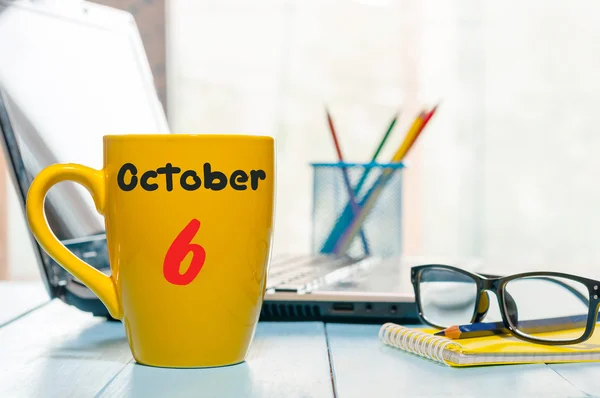 October 6th. Day 6 of month, coffee or tea cup yellow color with calendar on CEO workplace background. Autumn time — Stock Photo, Image