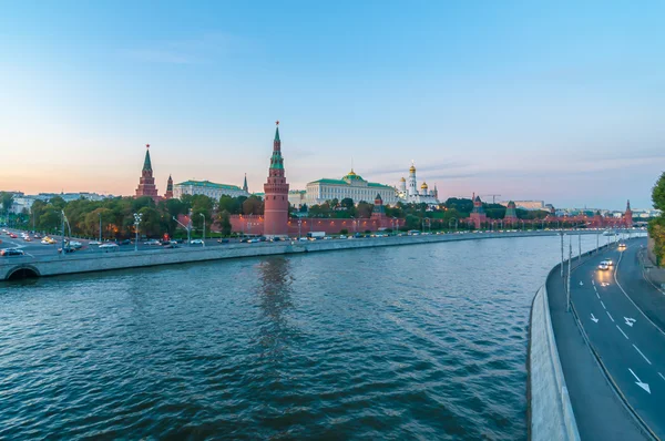 Red walls of the Kremlin and view on Moscow river — Stock Photo, Image