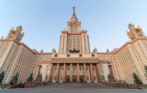 A főépület, az Lomonosov Moszkvai Állami Egyetem, a Veréb-hegy — Stock Fotó