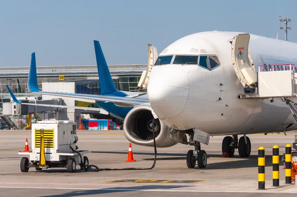 uçak kokpit yakından görmek. ön kontrol hazırlık Havalimanı'nda uçağa