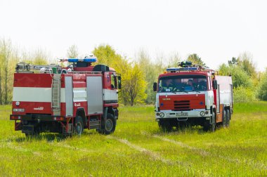 Boryspil, Ukrayna - 20 Mayıs 2015: Boryspil Uluslararası Havaalanı'nda kırmızı itfaiye aracı Tatra binmek yangın söndürme ve mayın kurbanı yardım, Kiev, Ukrayna. 