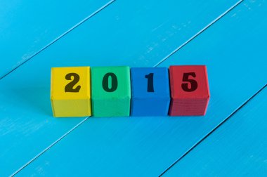 Rakamı 2015 çocuk renkli küpler veya bloklar.