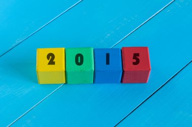 Rakamı 2015 çocuk renkli küpler veya bloklar.